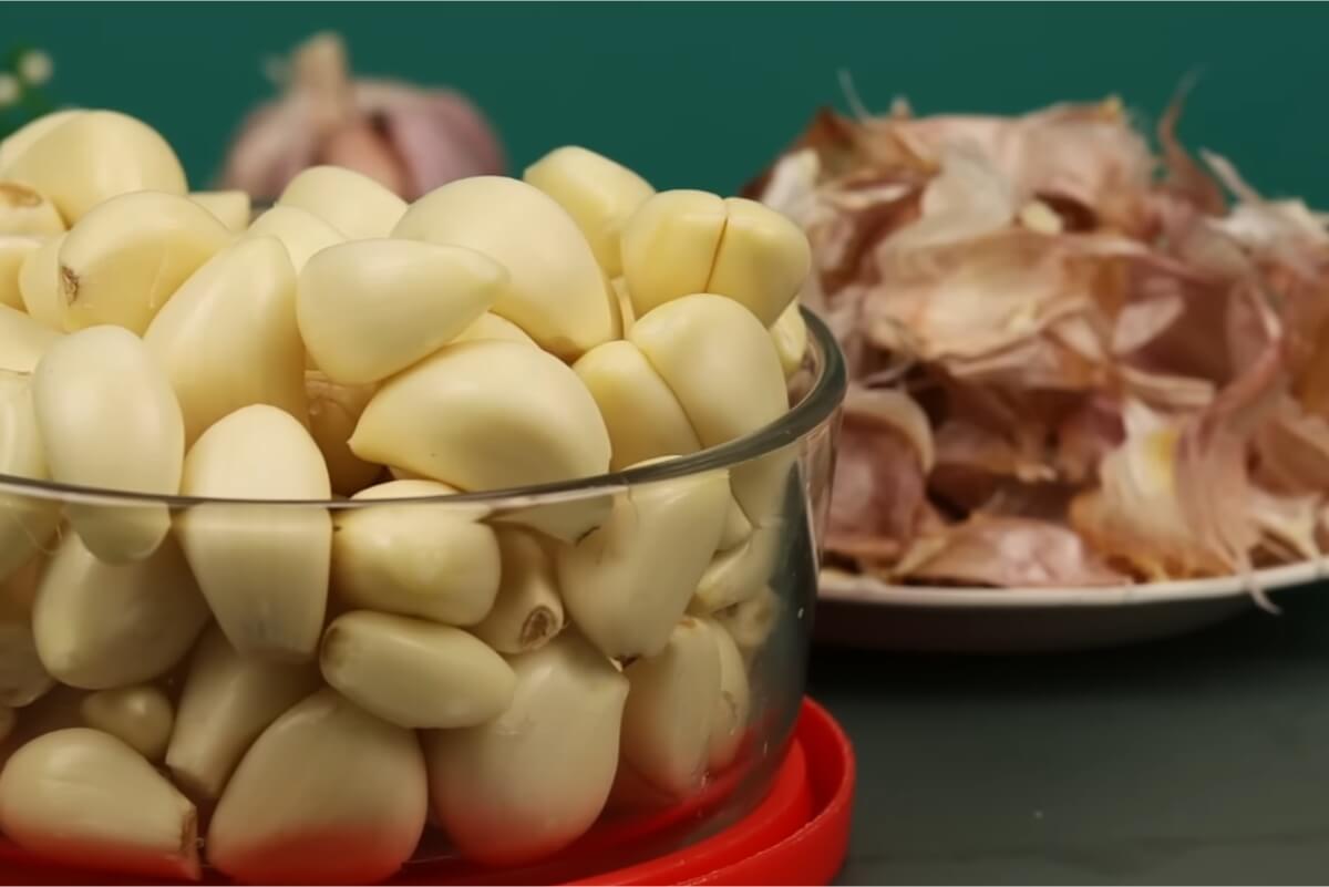 Como descascar alho: a melhor dica para descascar em minutos e conservá-lo por muitos dias 14 como descascar alho