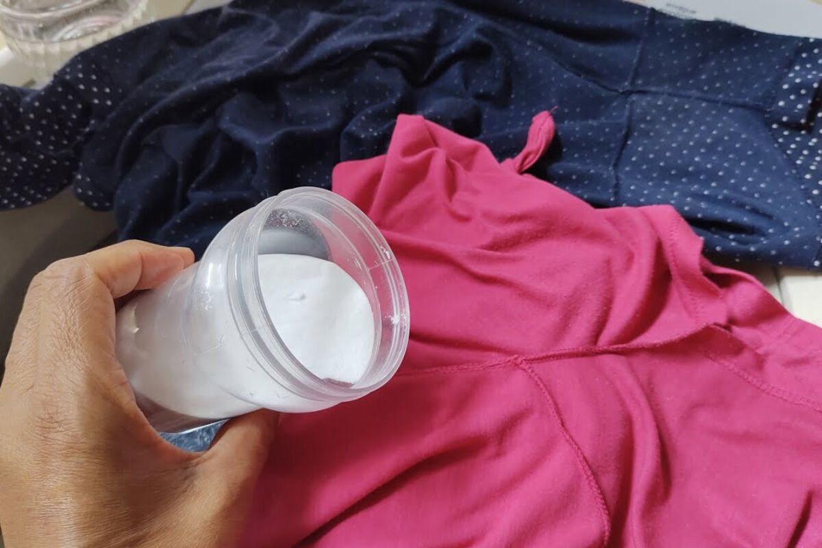 Como tirar cheiro de suor da roupa: dicas infalíveis para deixar suas peças limpas e cheirosas novamente 185 como tirar cheio de suor da roupa