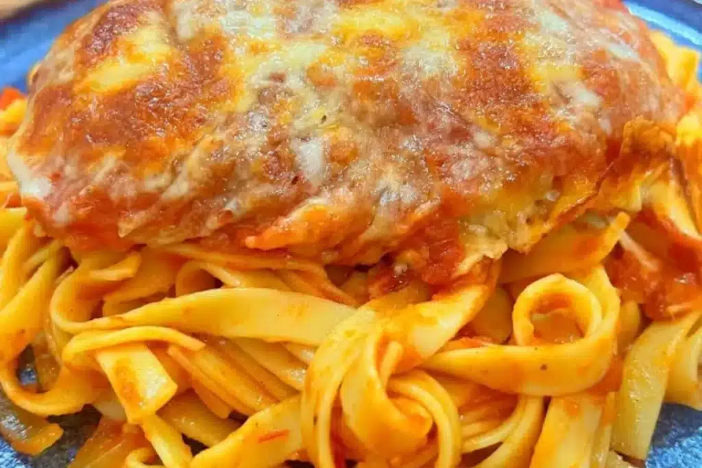 Talharim com parmegiana de frango para um almoço completo e irresistível em família 4 macarronada talharim