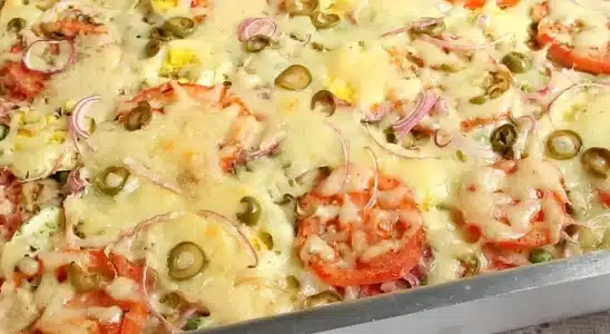 Receita de torta portuguesa completa e muito recheada, perfeita para reunir a família no fim de semana 1 torta portuguesa