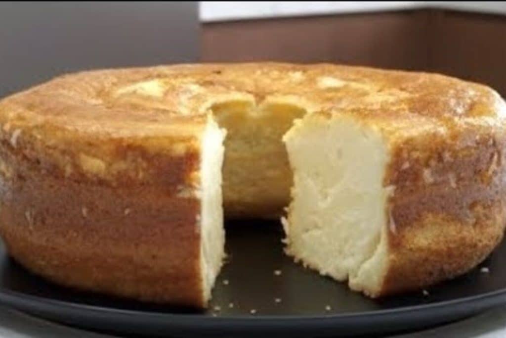 Bolo cremoso de coco, aquele bolo molhadinho e delicioso que todos vão querer repetir 188 Bolo cremoso de coco