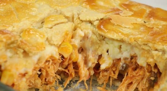 Empadão de frango cremoso