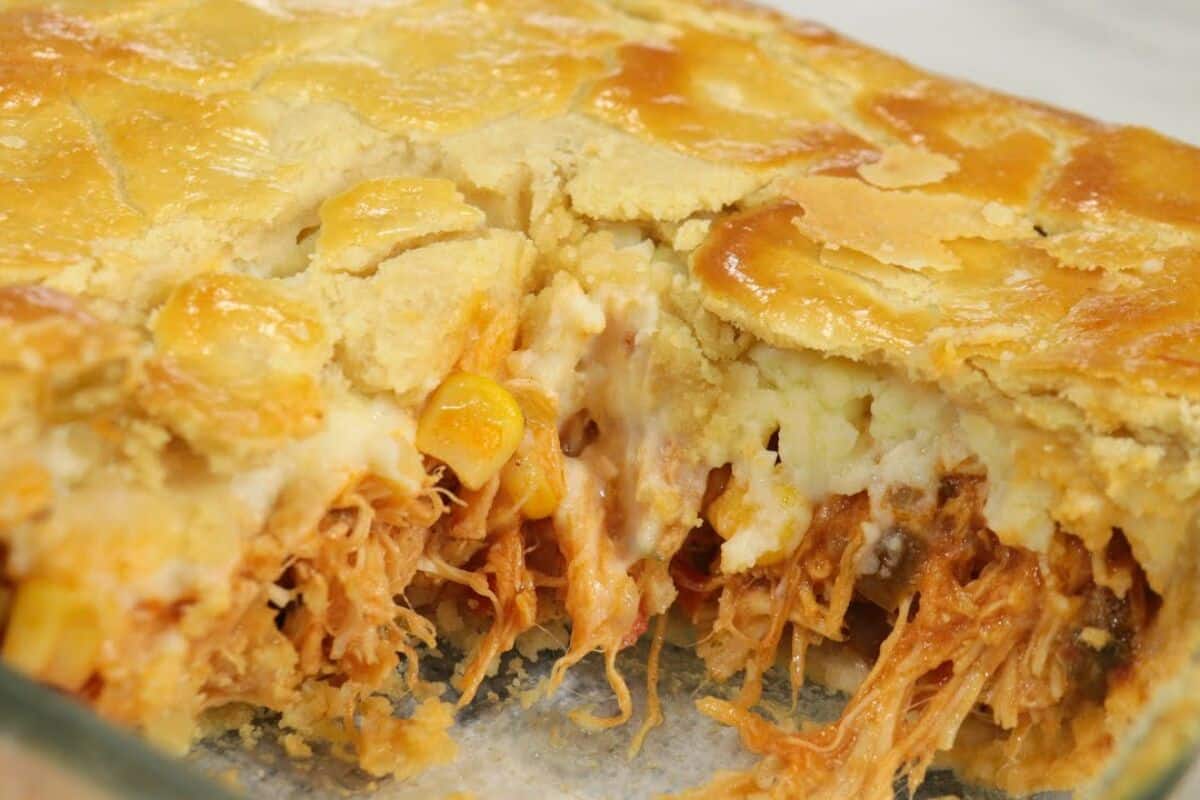 Empadão de frango cremoso