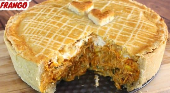 Empadão de frango cremoso