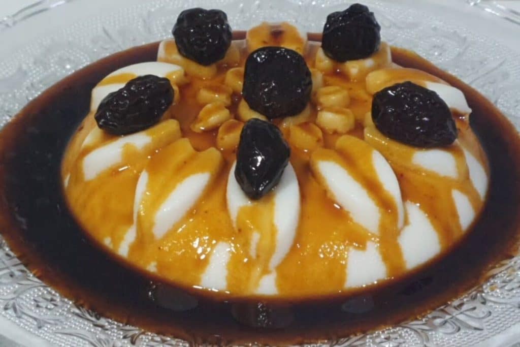 Manjar de coco com uma calda de ameixa incrível, para arrasar na sobremesa de domingo 98 Manjar de coco