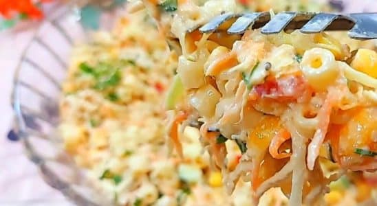 Salada com macarrão