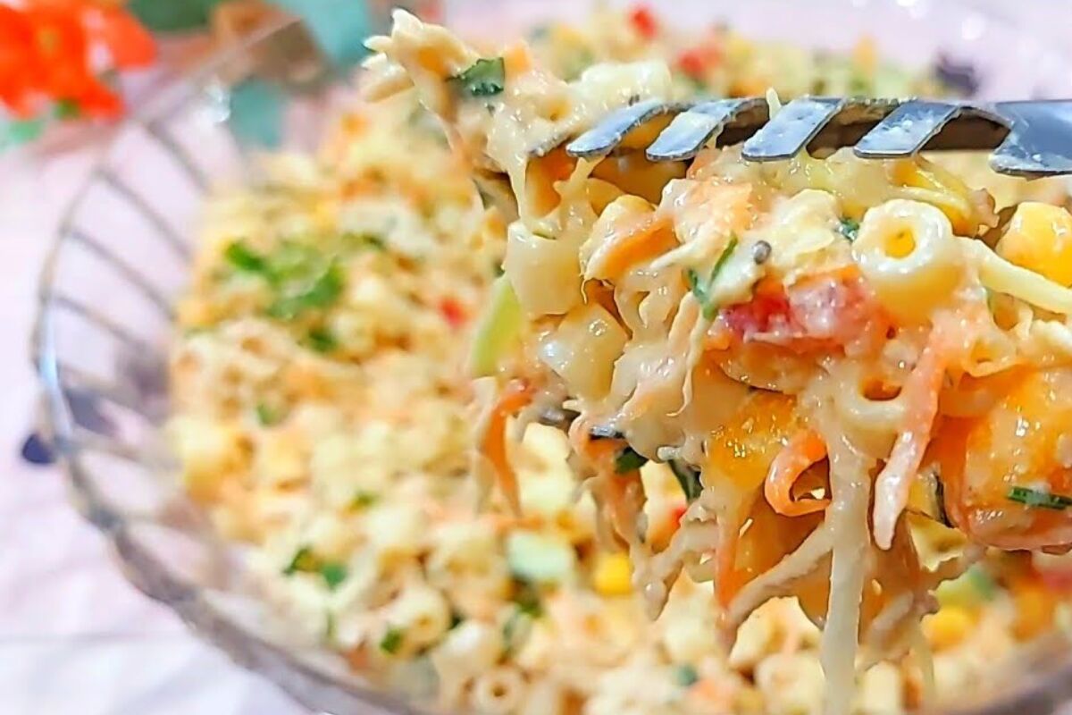 Salada com macarrão