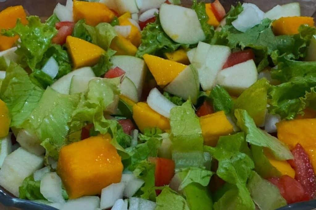 Salada tropical refrescante
