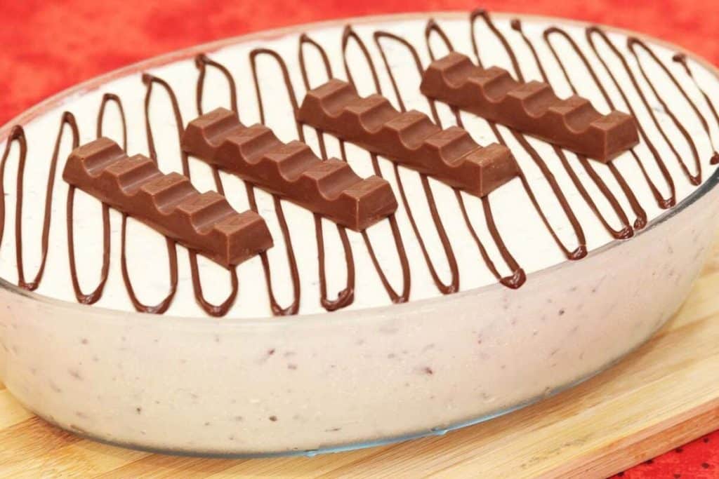 Sobremesa moça gelada, super cremosa e muito fácil e rápida de fazer, para encantar a todos 10 Sobremesa moça gelada