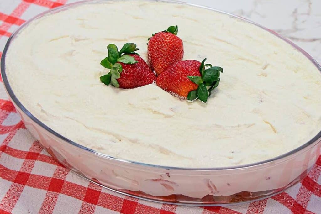 Torta gelada de leite ninho