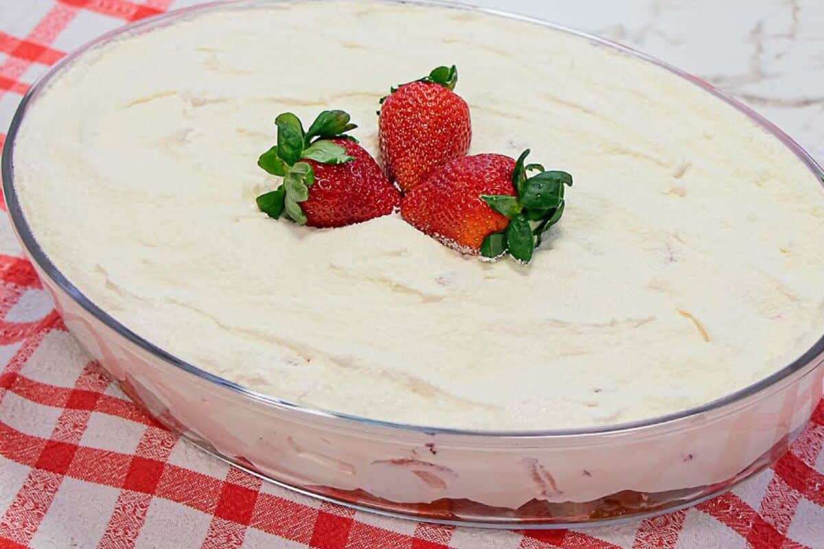 Torta gelada de leite ninho