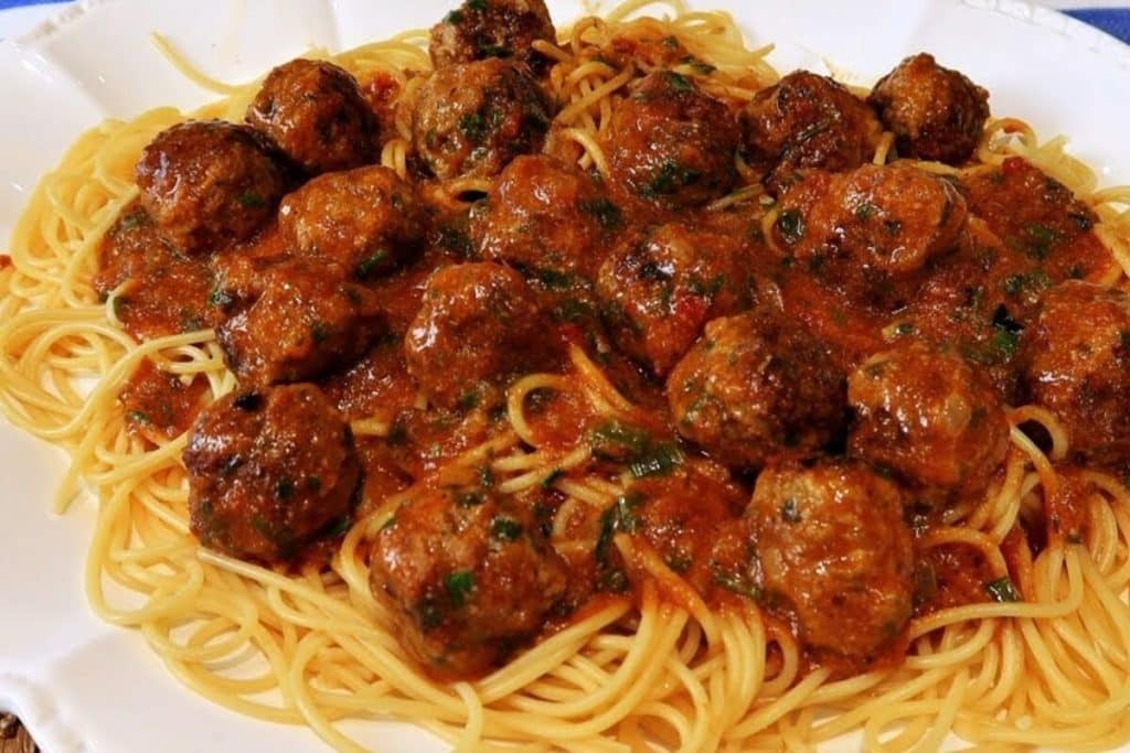 macarrão Com Almôndegas