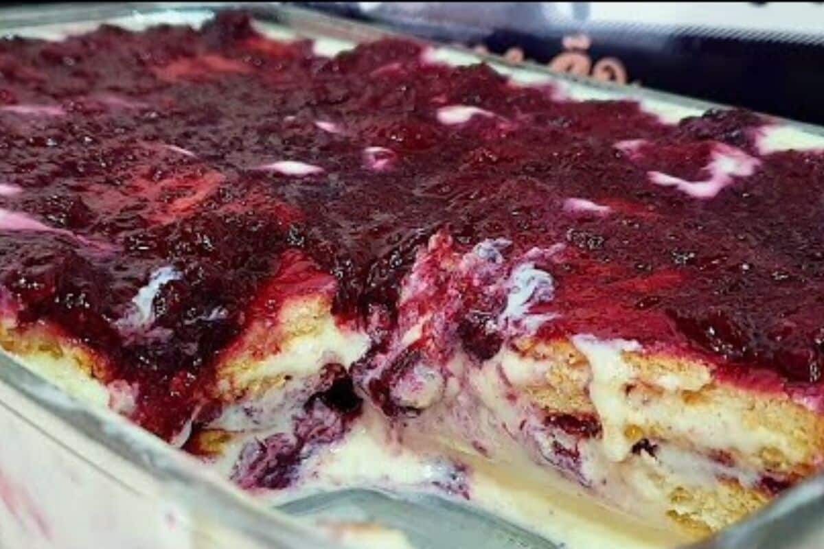 Pavê de frutas vermelhas