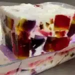 Gelatina colorida que é gostosa, rápida e fácil de fazer, trazendo alegria e cor para a mesa 1 Gelatina colorida