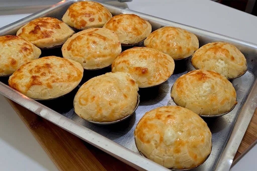 Pão de queijo recheado