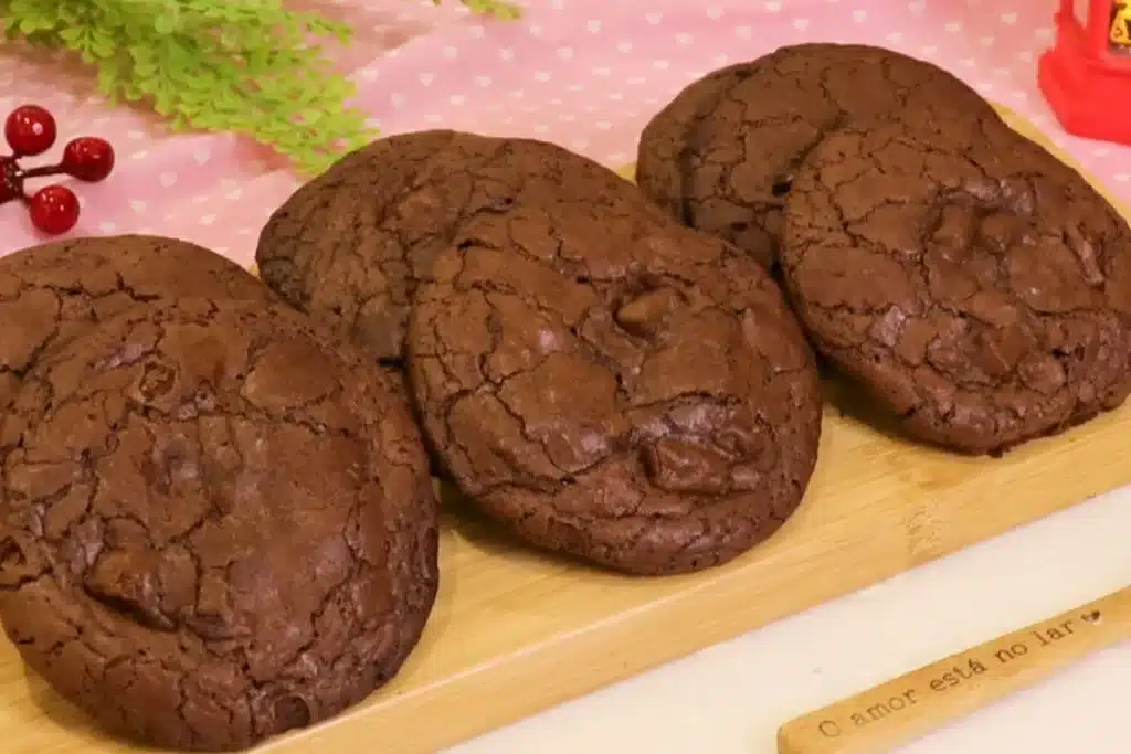 Biscoito de brownie que fica divino: super chocolatudo e molhadinho por dentro 4 Biscoito de brownie