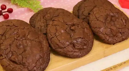 Biscoito de brownie que fica divino: super chocolatudo e molhadinho por dentro 1 Biscoito de brownie