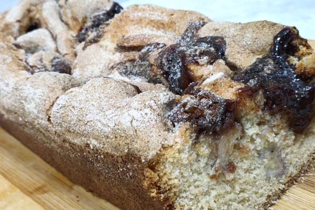 Bolo de banana com doce de leite: a combinação perfeita que já sai do forno recheada 60 Bolo de banana com doce de leite
