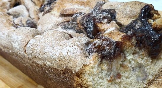 Bolo de banana com doce de leite