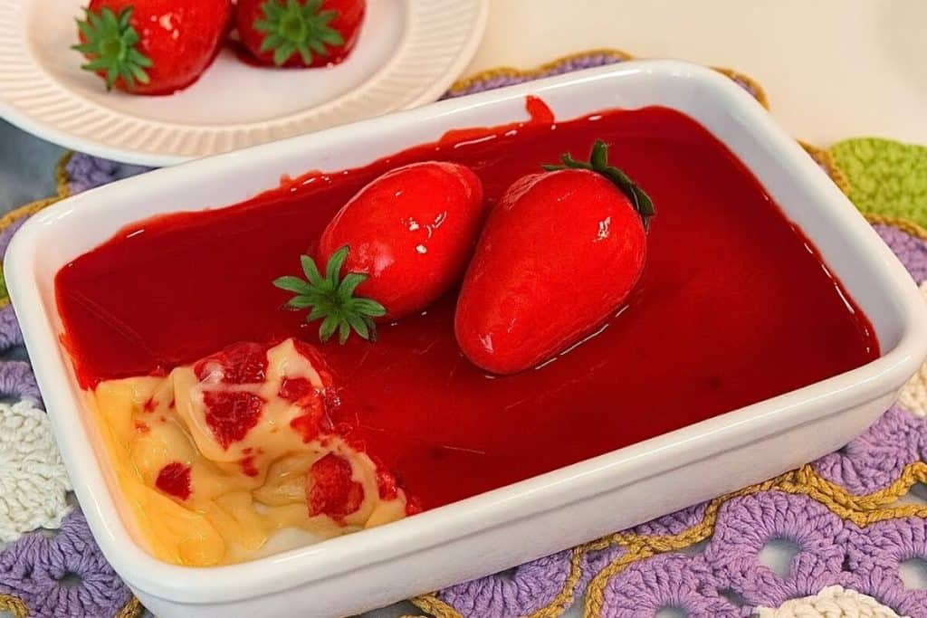 Morango do amor na travessa, uma sobremesa rápida, gostosa, e com uma apresentação linda 154 Morango do amor na travessa