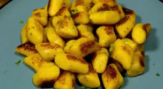 Nhoque de banana da terra com um molho especial para você surpreender todo mundo 1 Nhoque de banana da terra