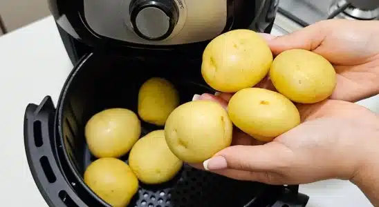 Receita de batata na airfryer, o petisco mais crocante e sequinho que você já provou 1 Receita de batata