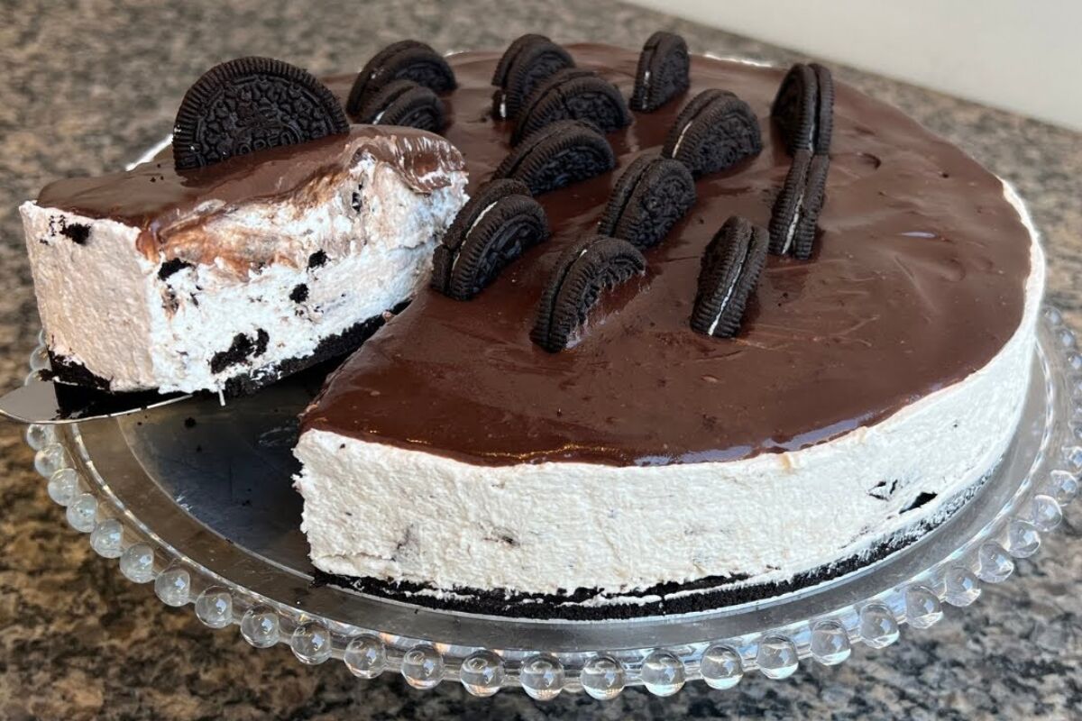 Sobremesa de oreo cremosa, tipo cheesecake, que não precisa ir ao forno e fica irresistível 157 Sobremesa de oreo