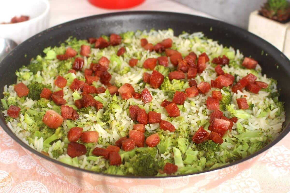 Arroz com brócolis e bacon