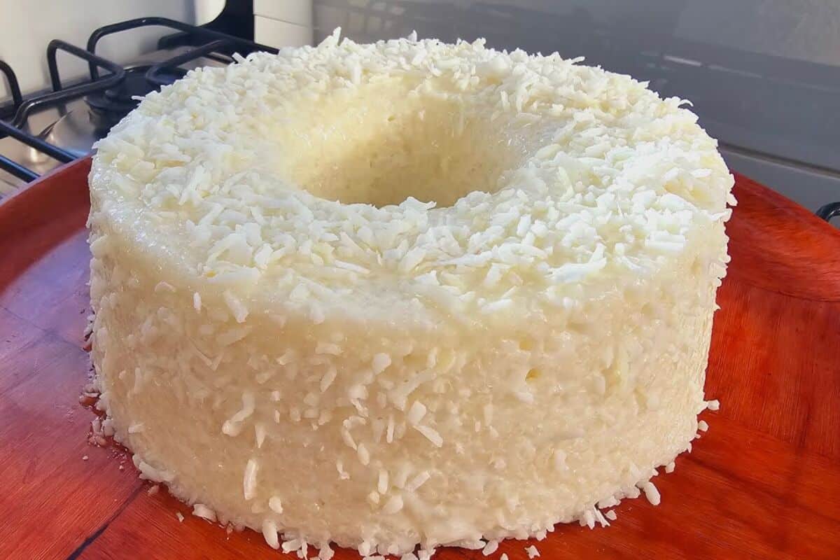 Bolo de tapioca com coco