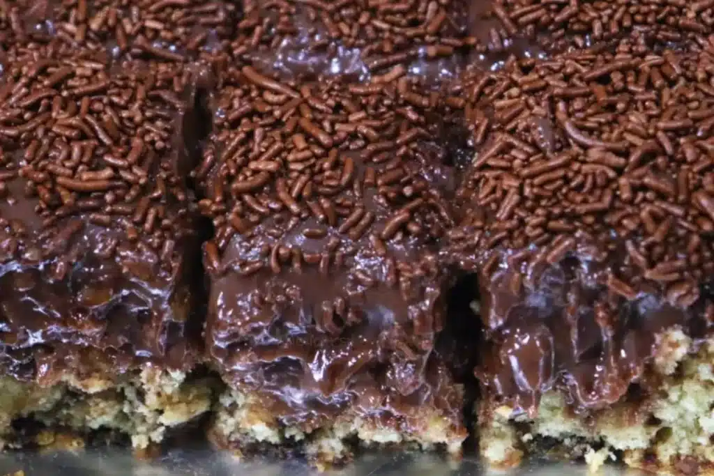 Bolo formigueiro que derrete na boca: receita deliciosa, fácil e muito econômica de preparar 4 Bolo formigueiro