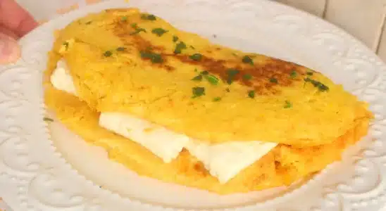 Cachapa venezuelana original, uma delícia de milho que é super fácil de preparar e fica incrível 2 Cachapa venezuelana