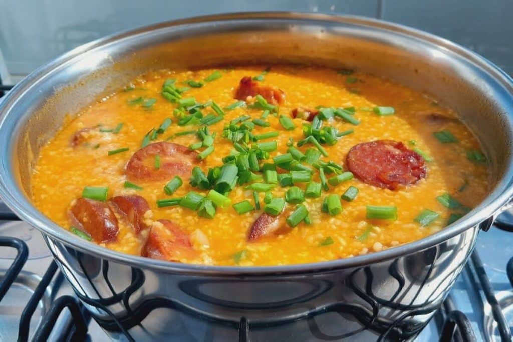 Canjiquinha com bacon e calabresa