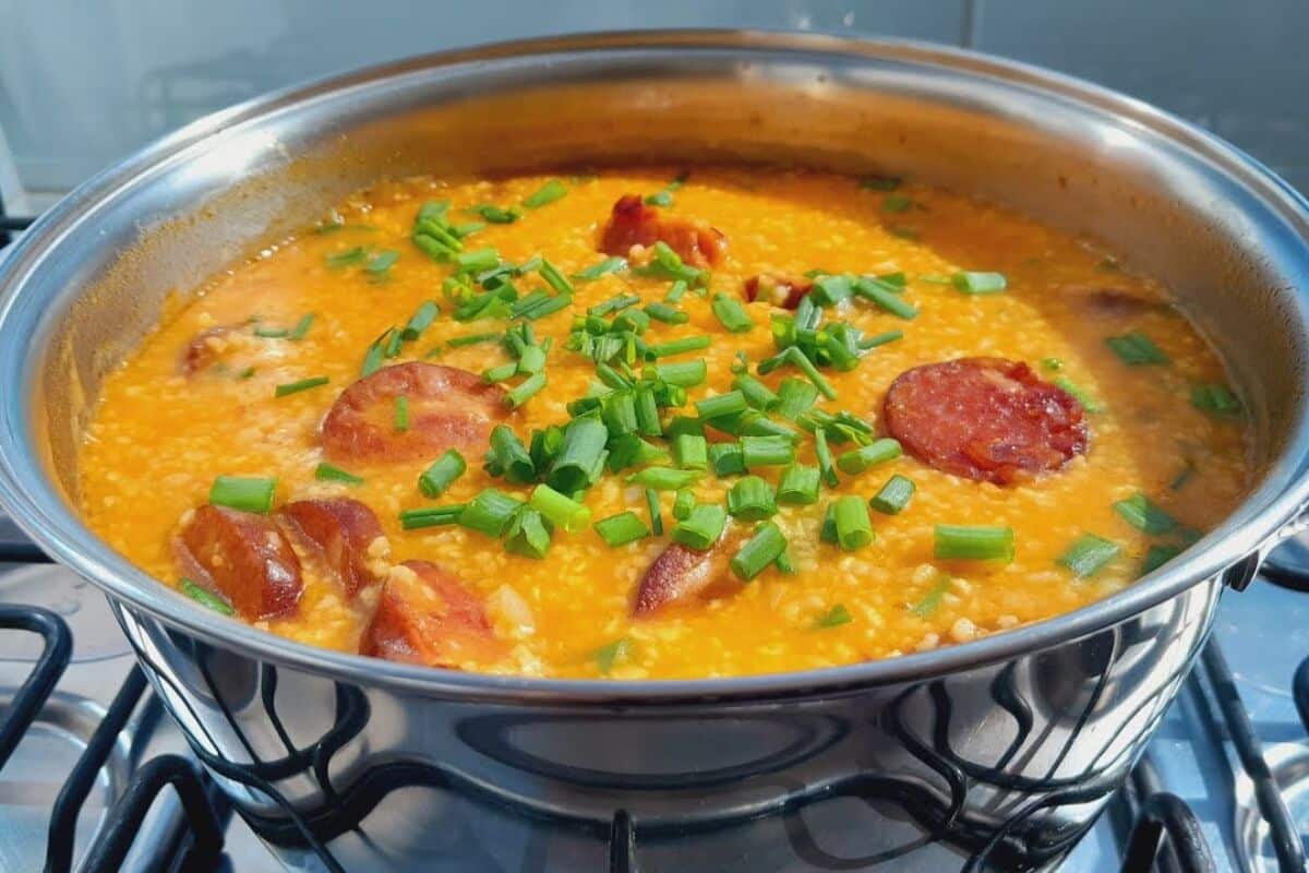 Canjiquinha com bacon e calabresa