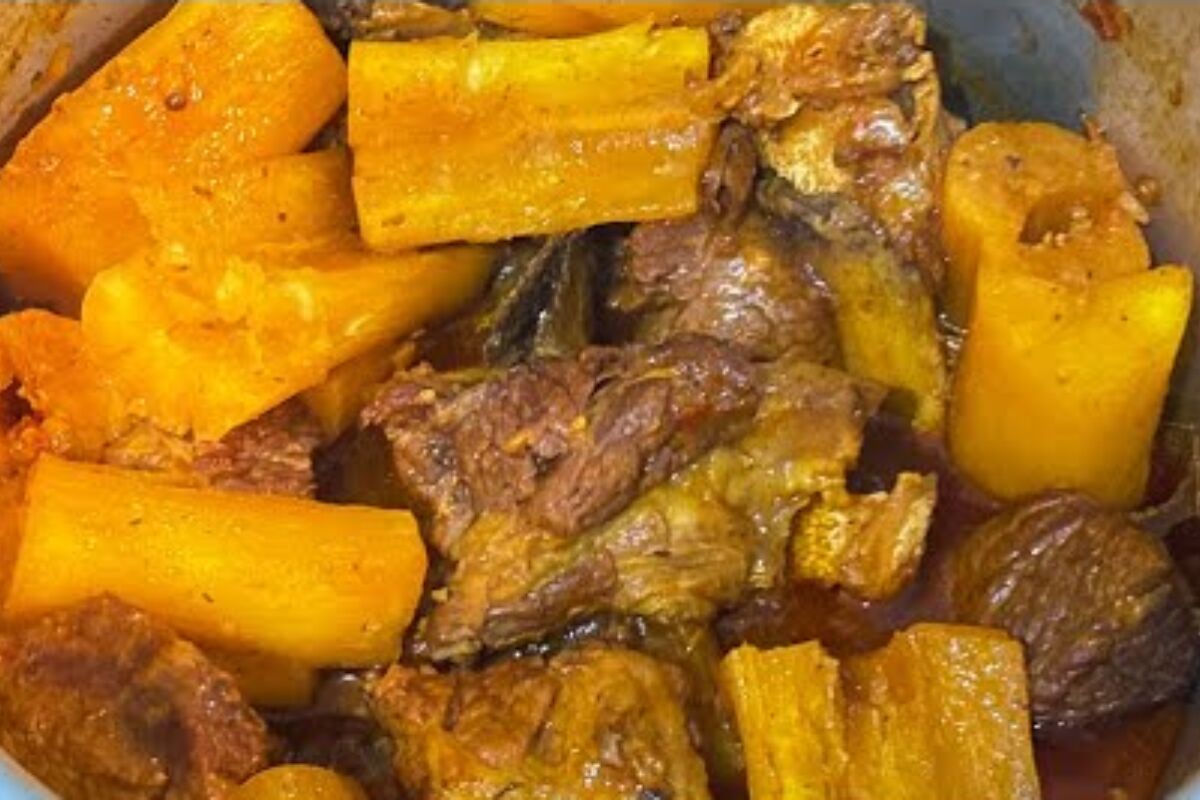 Costela com mandioca na panela de pressão, que fica suculenta e soltando do osso, ideal para o seu almoço 19 Costela com mandioca