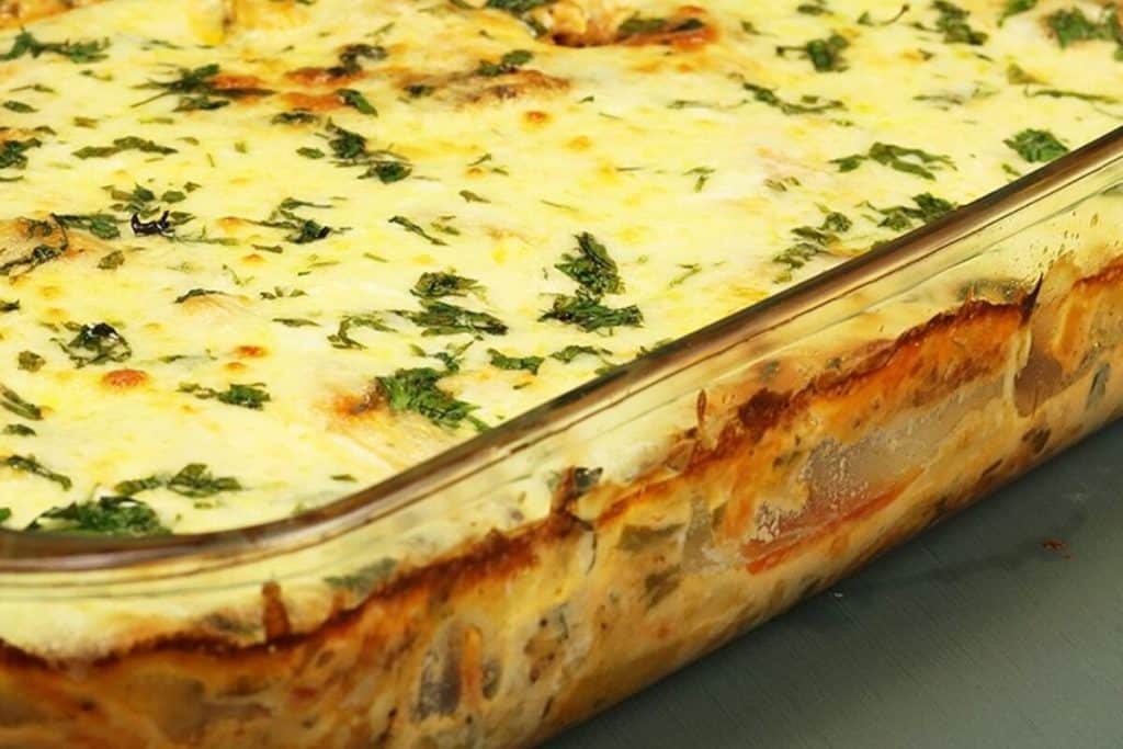 Filé de peixe gratinado: uma receita cremosa e muito rápida, para deixar o seu almoço especial 74 Filé de peixe gratinado