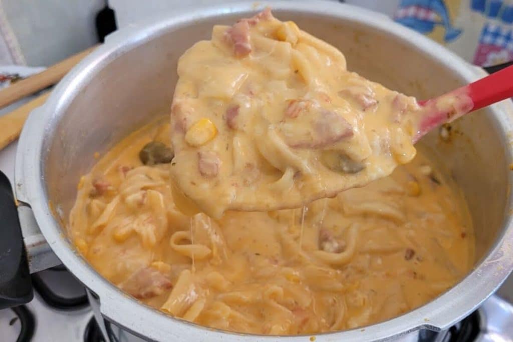 Macarrão cremoso de panela de pressão