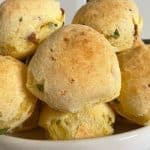 Pão de queijo temperado