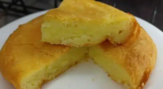 Pão de tapioca de frigideira com poucos ingredientes, o substituto perfeito para o pão 3 Pão de tapioca de frigideira