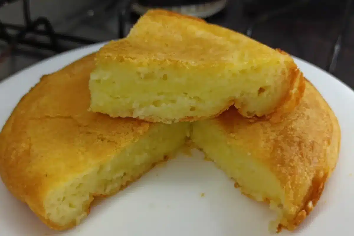 Pão de tapioca de frigideira com poucos ingredientes, o substituto perfeito para o pão 55 Pão de tapioca de frigideira