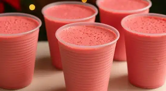 Sobremesa de morango batida no liquidificador, um doce incrível que fica pronto em minutos 1 Sobremesa de morango