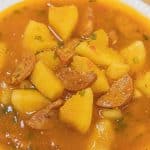Sopa de mandioca com calabresa