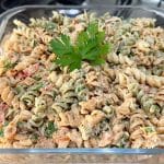 Salada de macarrão com atum