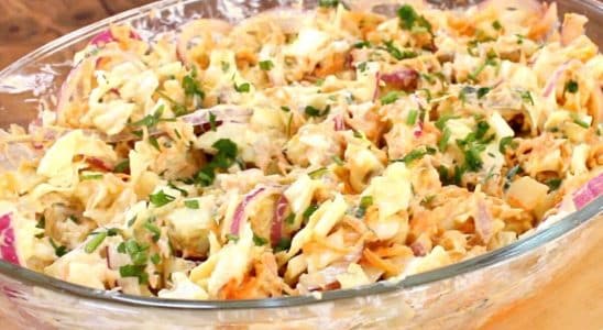 Salada de repolho com atum