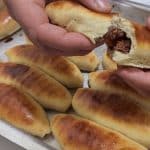 Salgado assado de carne moída