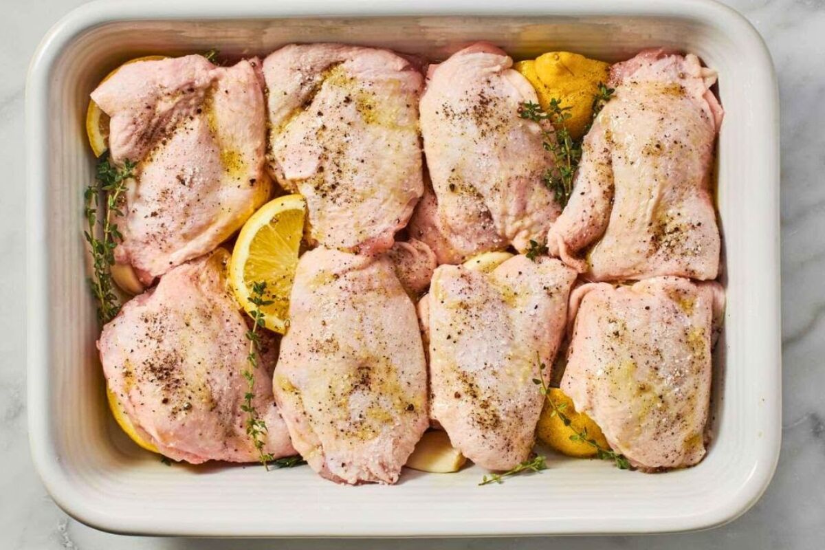 Sobrecoxa de frango ao molho