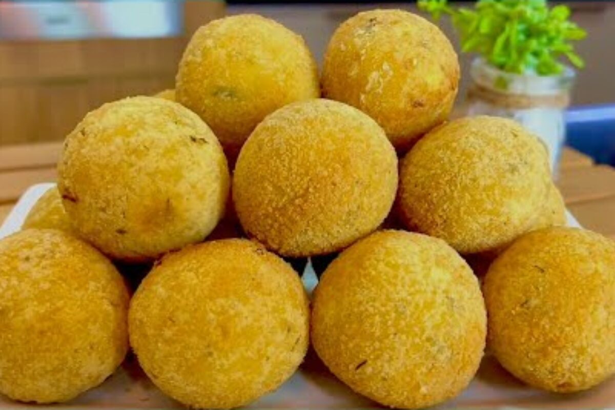 Bolinho com massa de mandioca