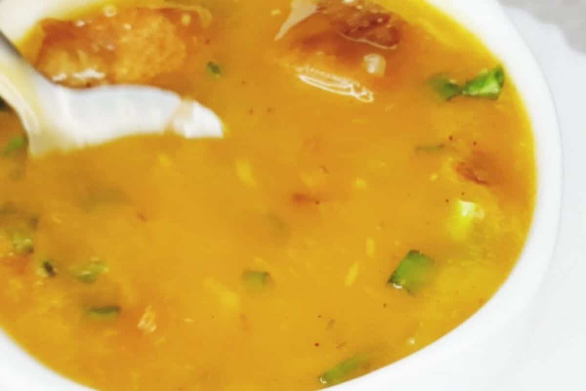 Caldo de mandioca mineiro