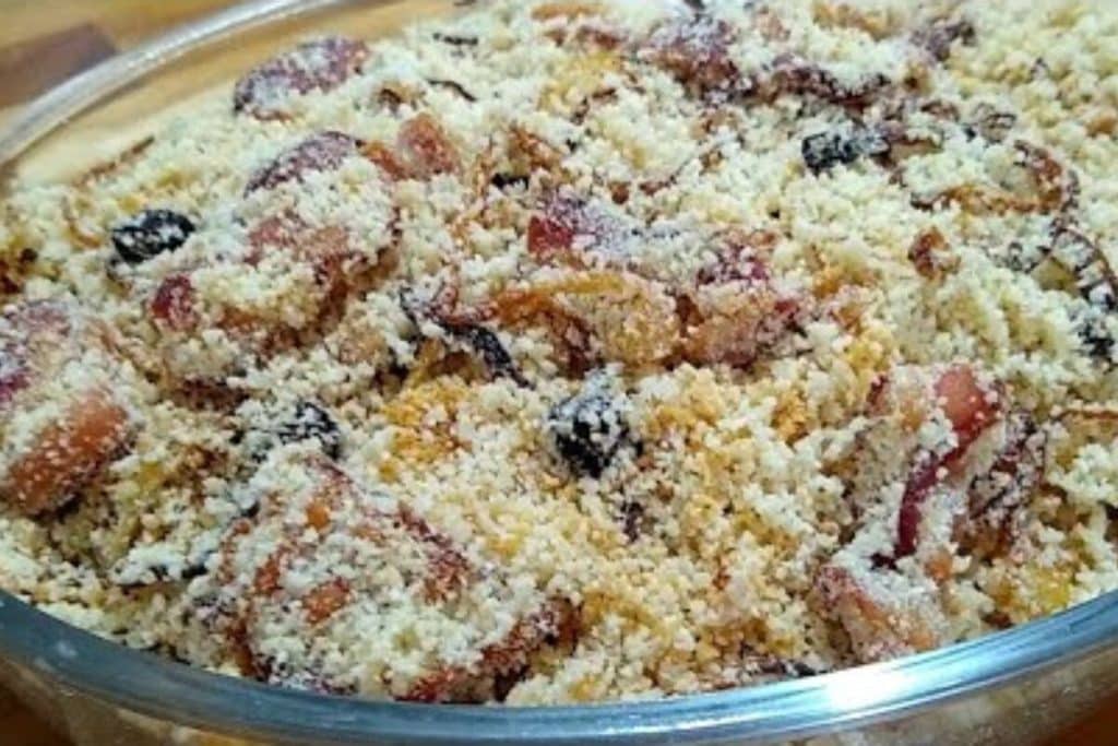Farofa crocante de cebola com bacon, para acompanhar seus assados e deixar o seu almoço especial 16 Farofa crocante de cebola
