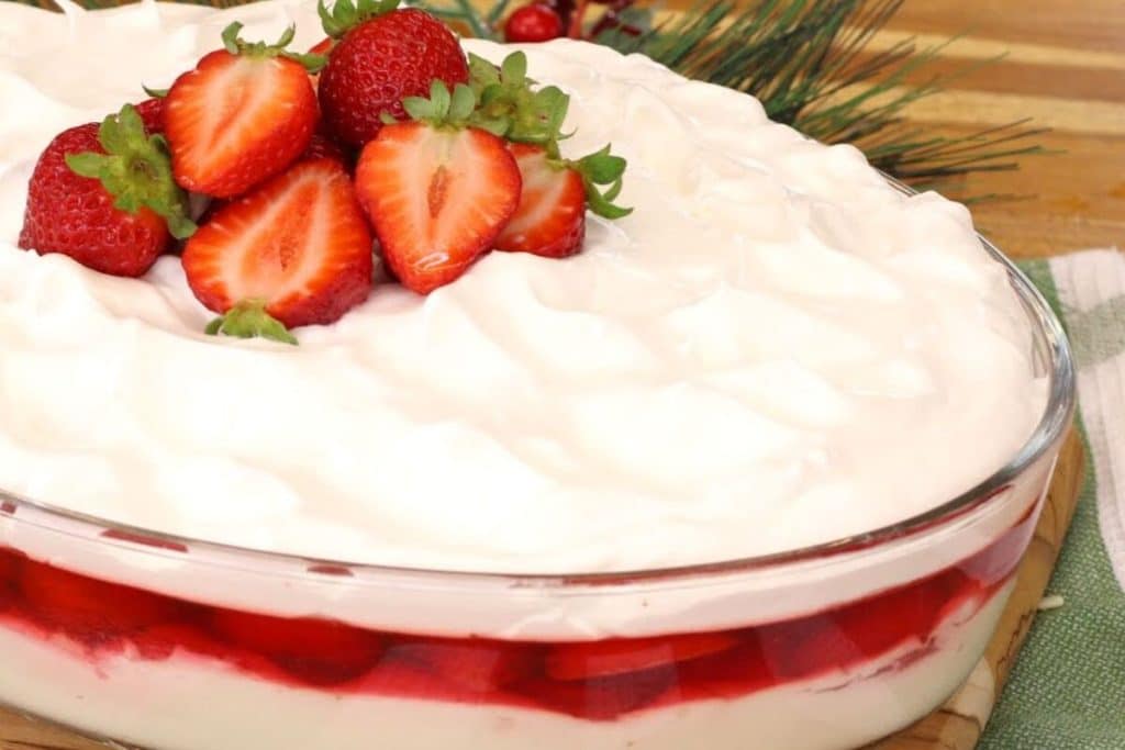 Sobremesa morango na travessa