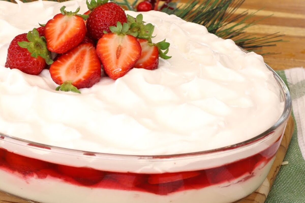 Sobremesa morango na travessa